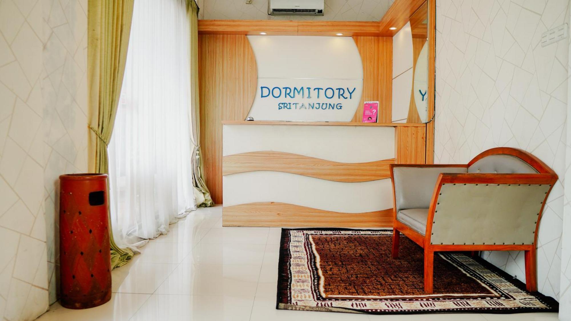 Dormitory Tourism Sritanjung Banyuwangi By Gajahsora Management Buitenkant foto