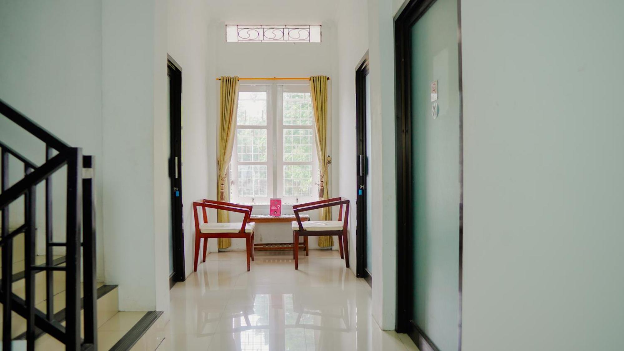 Dormitory Tourism Sritanjung Banyuwangi By Gajahsora Management Buitenkant foto