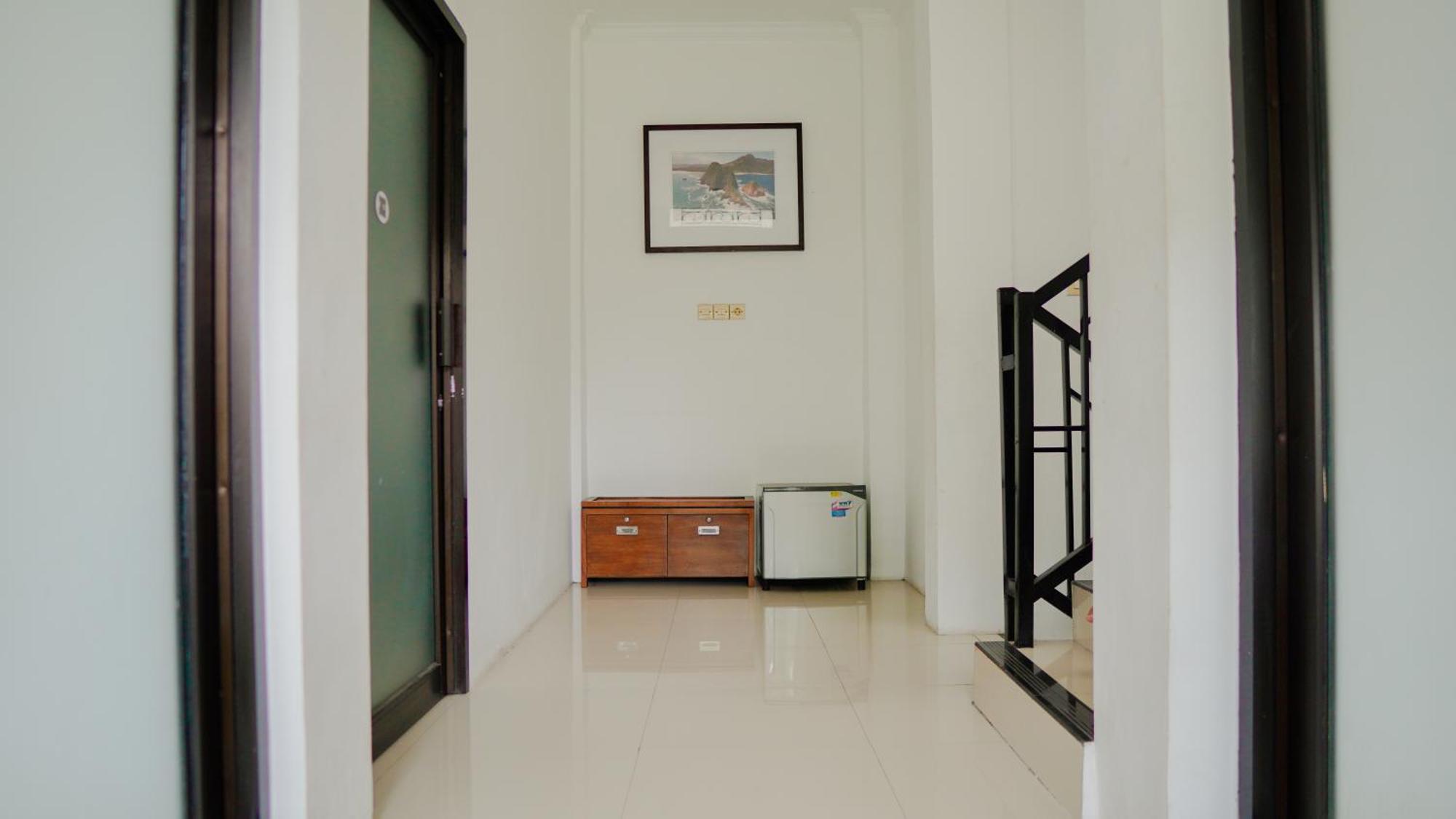 Dormitory Tourism Sritanjung Banyuwangi By Gajahsora Management Buitenkant foto