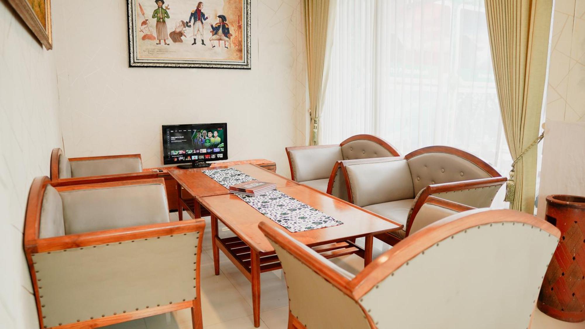 Dormitory Tourism Sritanjung Banyuwangi By Gajahsora Management Buitenkant foto