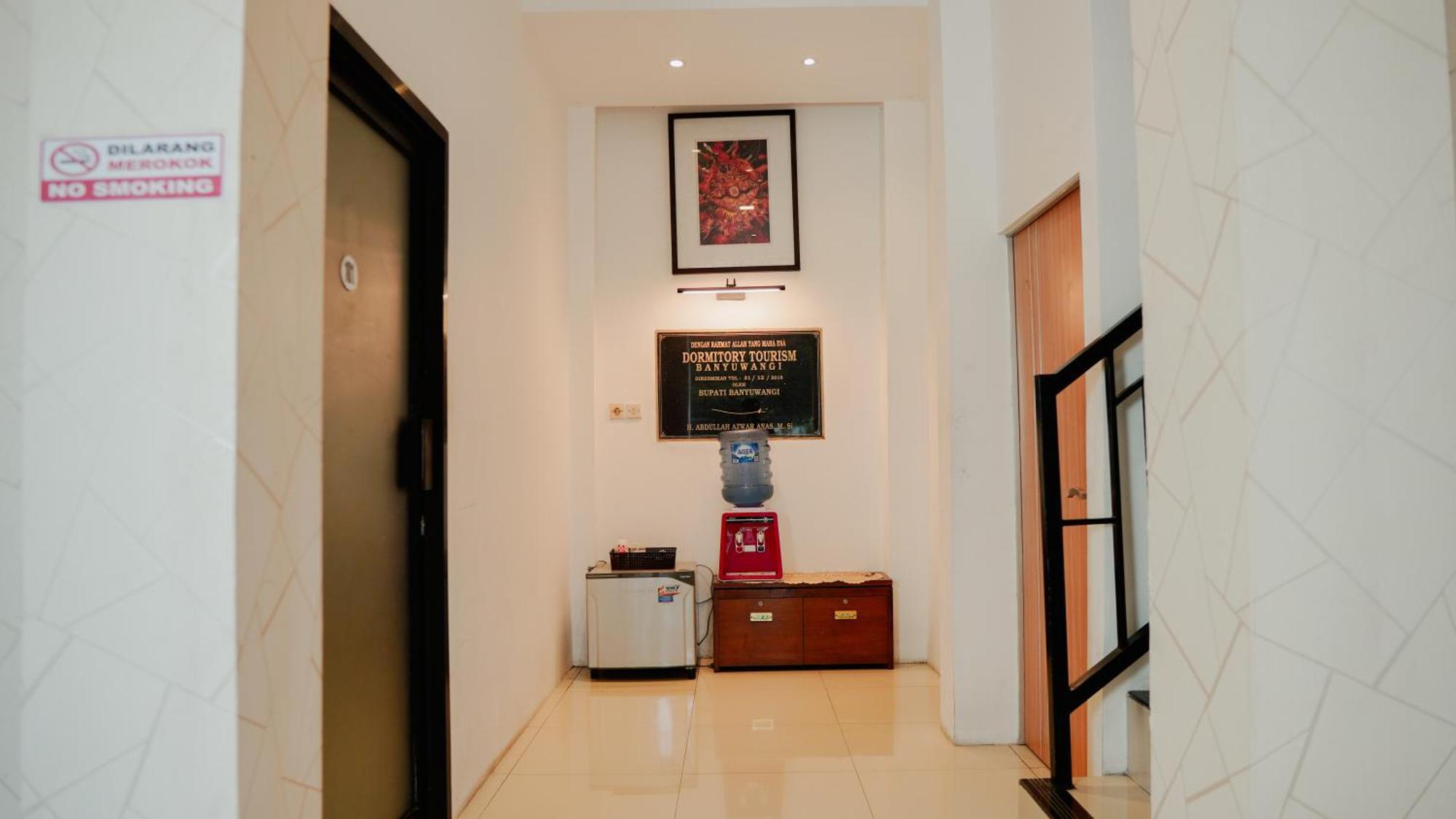 Dormitory Tourism Sritanjung Banyuwangi By Gajahsora Management Buitenkant foto