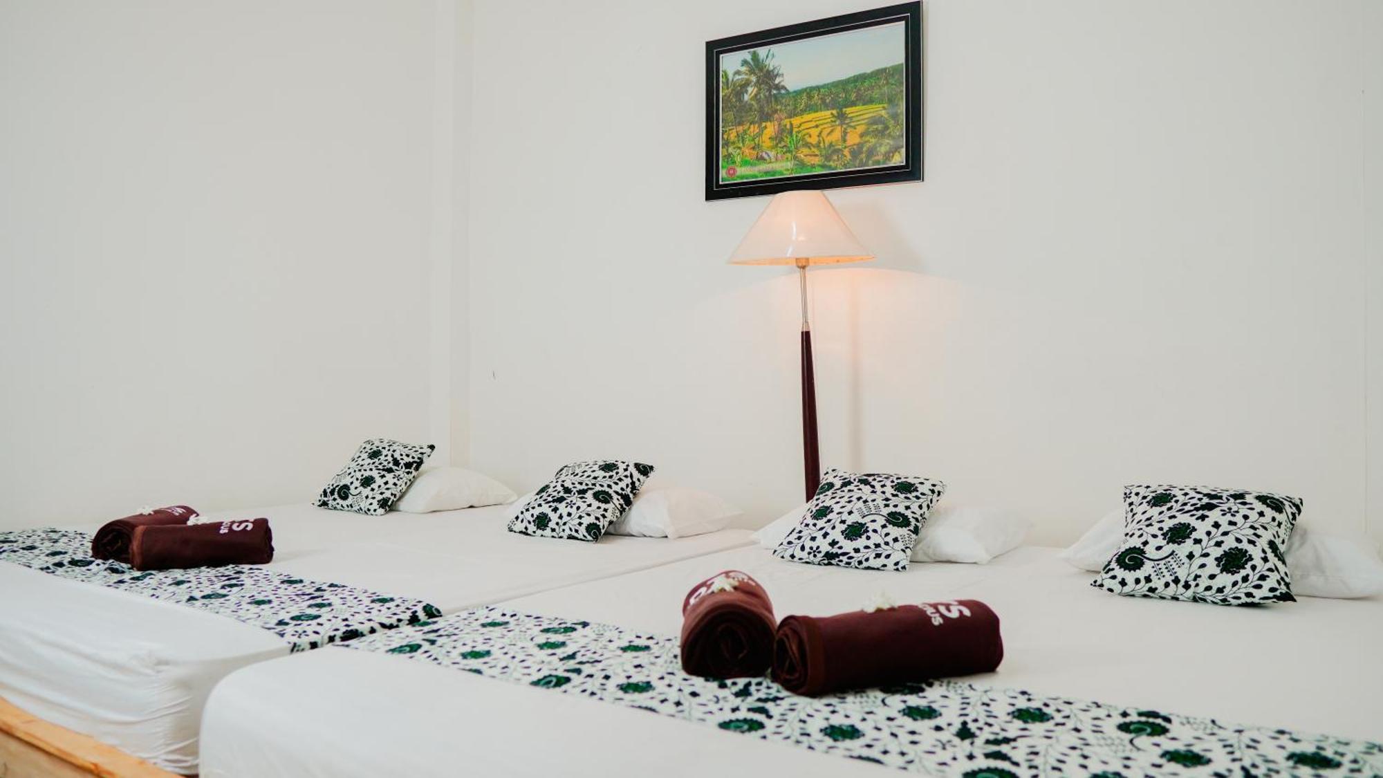 Dormitory Tourism Sritanjung Banyuwangi By Gajahsora Management Buitenkant foto