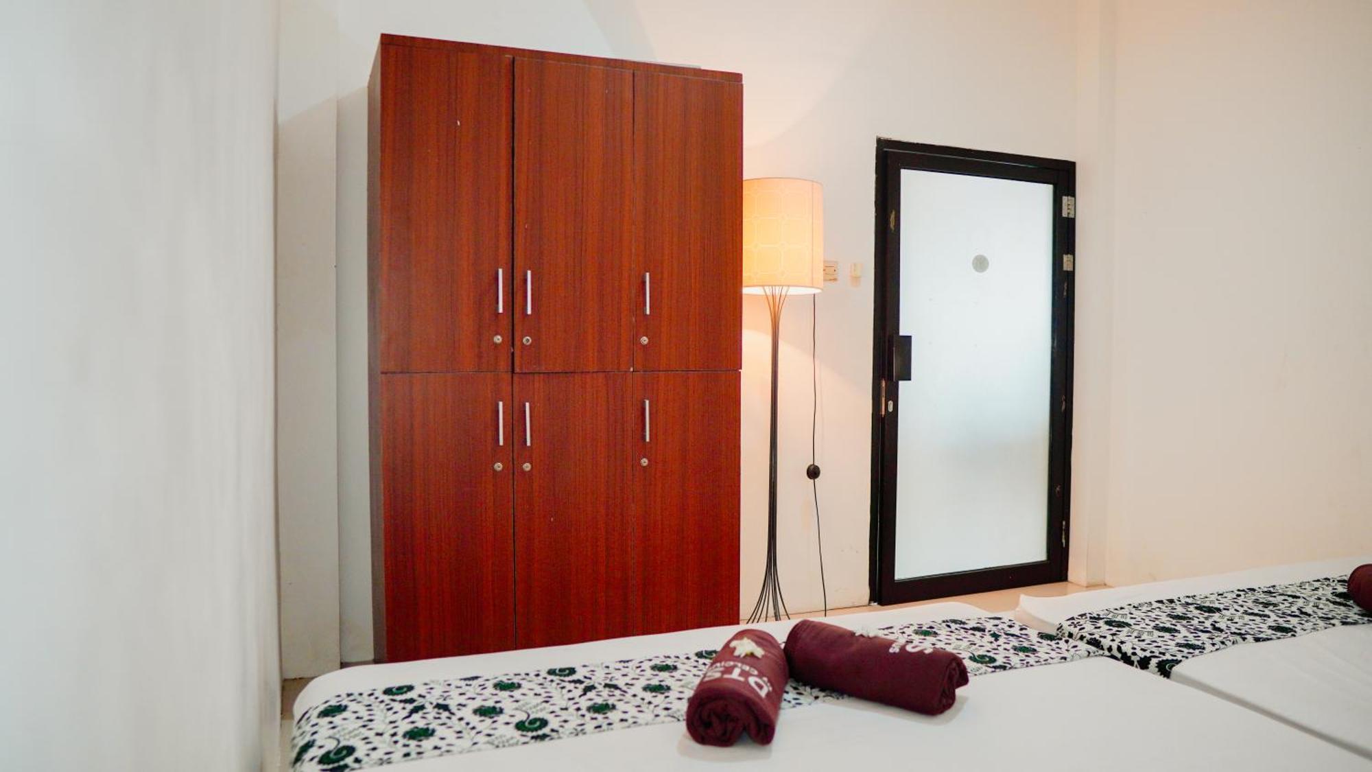 Dormitory Tourism Sritanjung Banyuwangi By Gajahsora Management Buitenkant foto