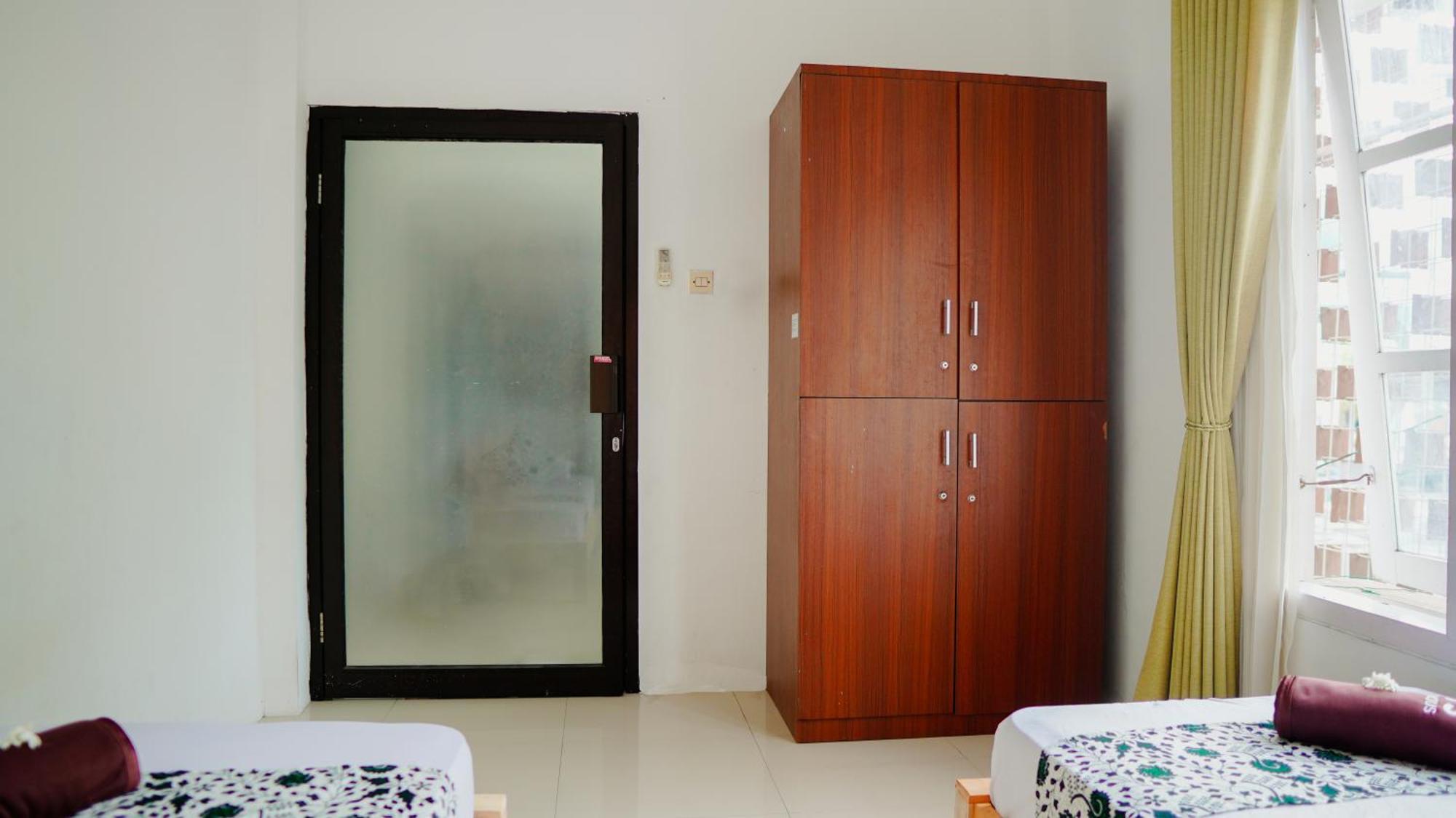 Dormitory Tourism Sritanjung Banyuwangi By Gajahsora Management Buitenkant foto