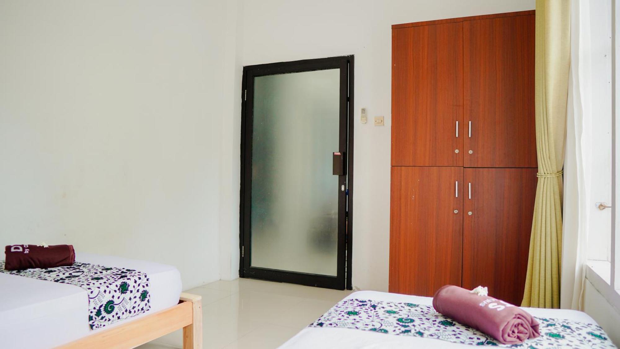 Dormitory Tourism Sritanjung Banyuwangi By Gajahsora Management Buitenkant foto