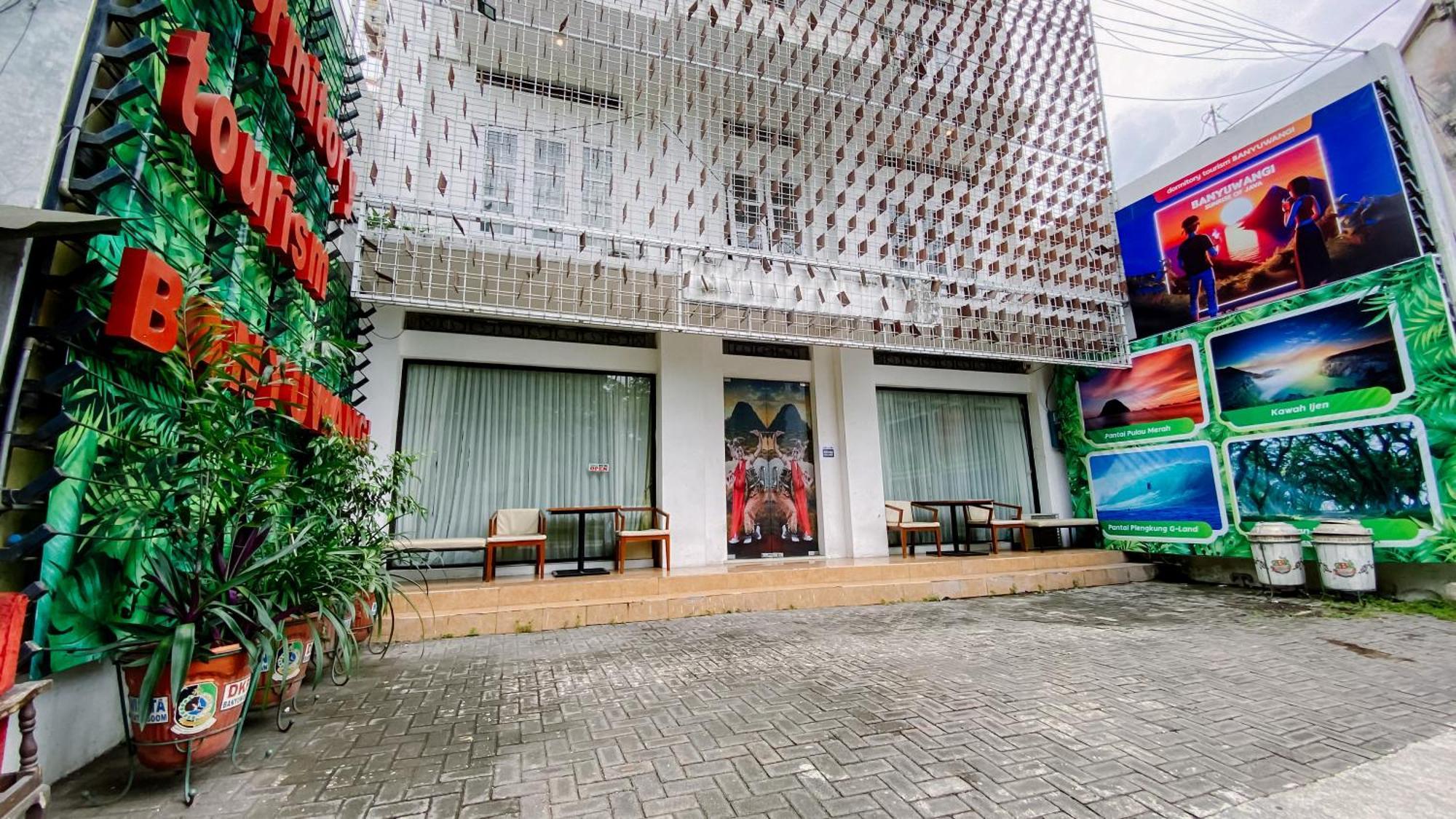 Dormitory Tourism Sritanjung Banyuwangi By Gajahsora Management Buitenkant foto
